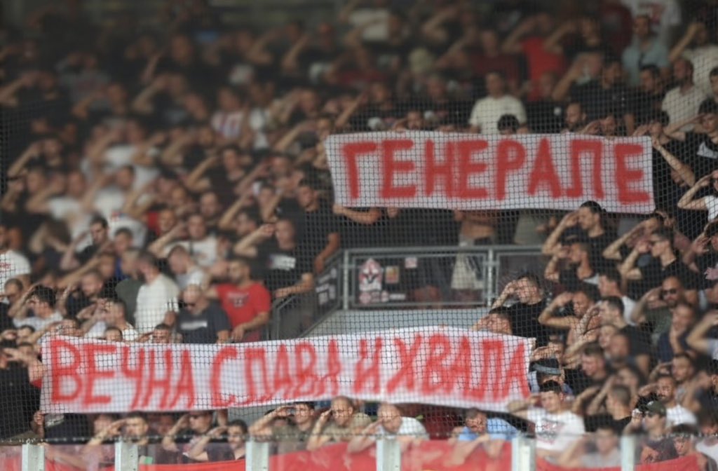 UEFA kaznila Zvezdu zbog transparenta ratnom zločincu Ratku Mladiću!